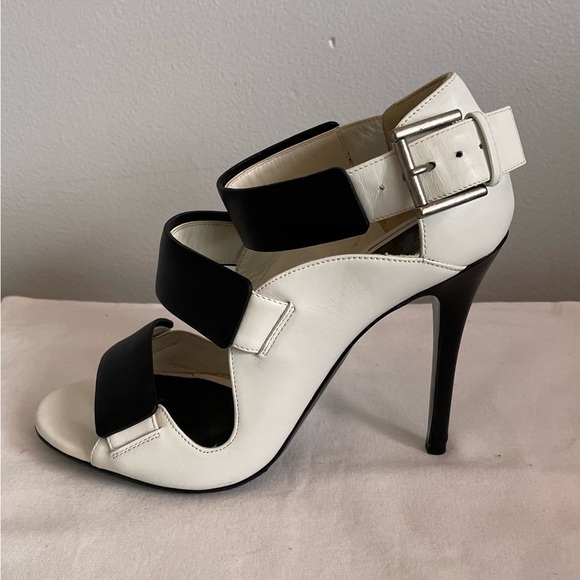 SOLD- Alexander McQueen Heels - Picture 3 of 10